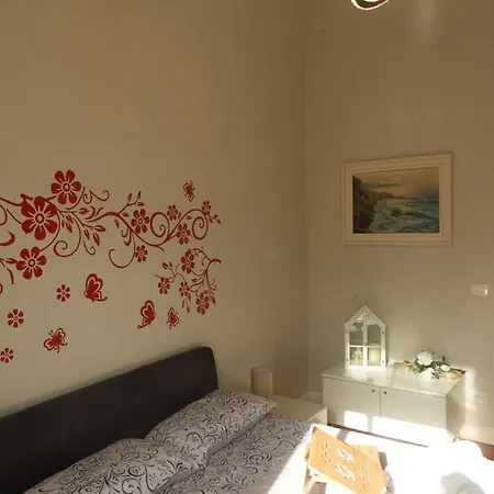 Delia Apartment
